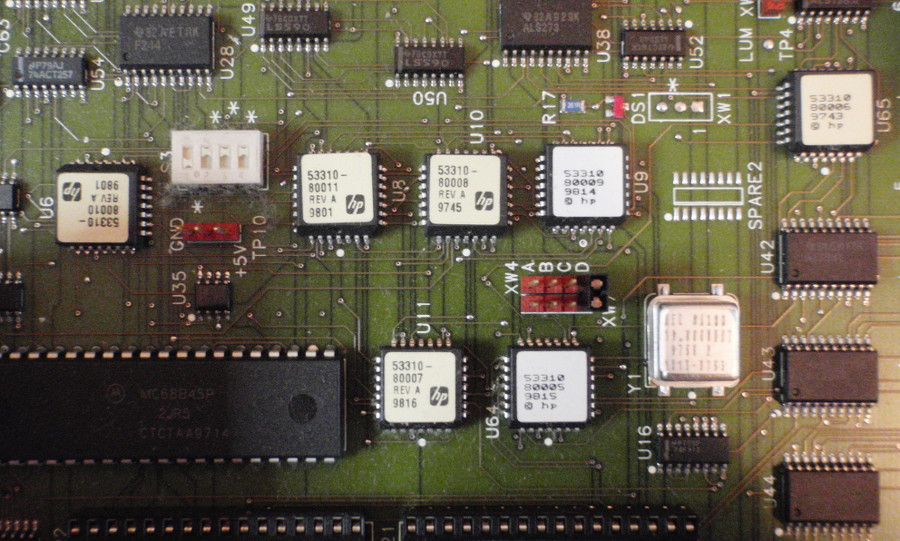 Hewlett-Packard HP53310a cute programmable chips on the top board