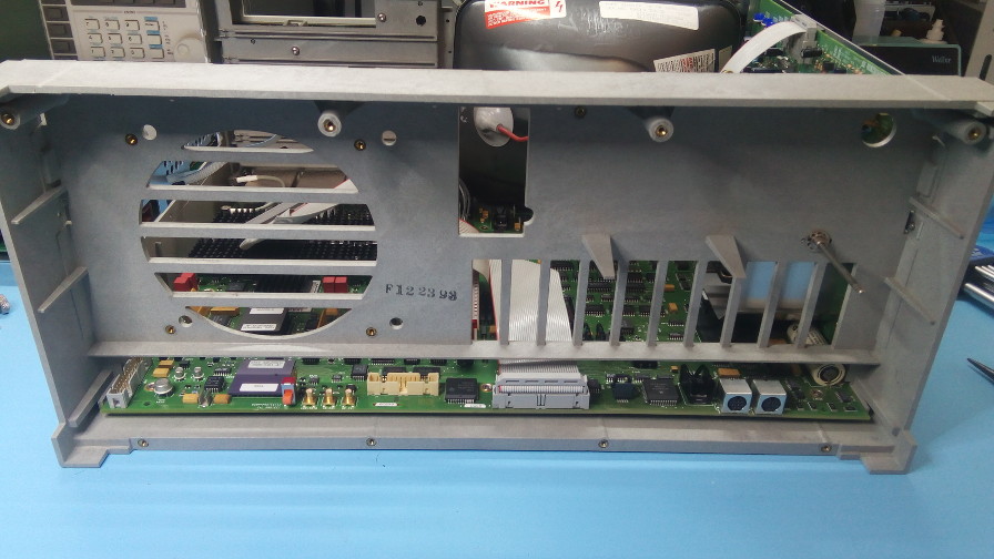 Hewlett-Packard HP-54542A: Rear panel removed