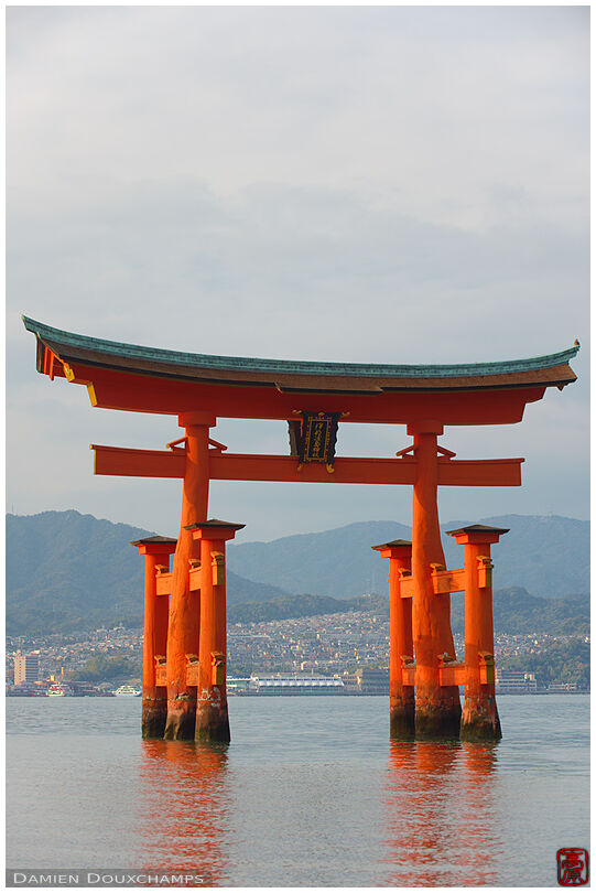 The torii before the low tide