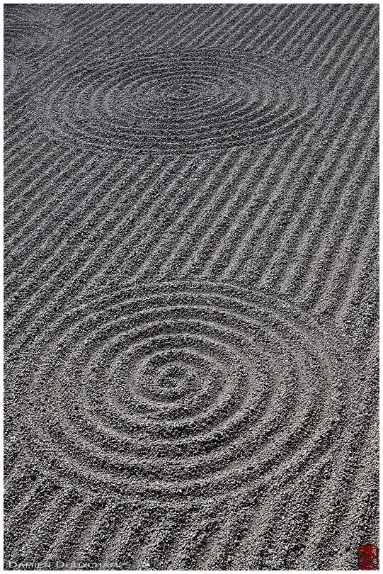 Spiral patterns in rock garden (Tofuku-ji 東福寺)
