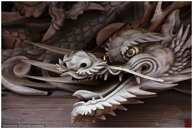 Wood sculpture of a dragon (Koyasan 高野山)