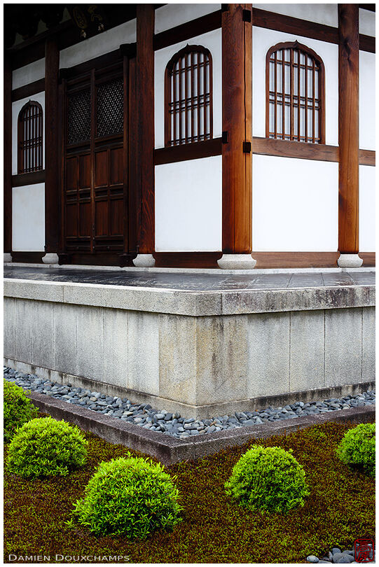 Traditional Japanese temple architecture (Ryogen-in 龍源院)