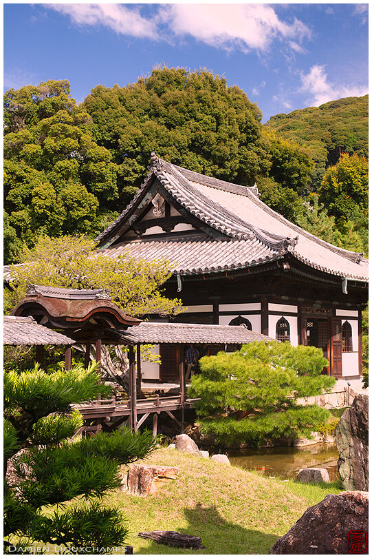 Bridge to secondary pavillion, Kodai-ji (高台寺)