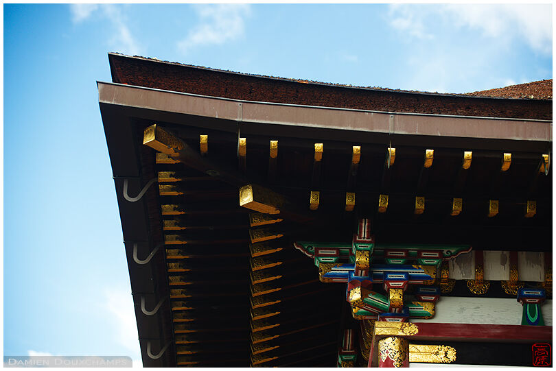Ornaments under a pavillion roof (Kodai-ji 高台寺)