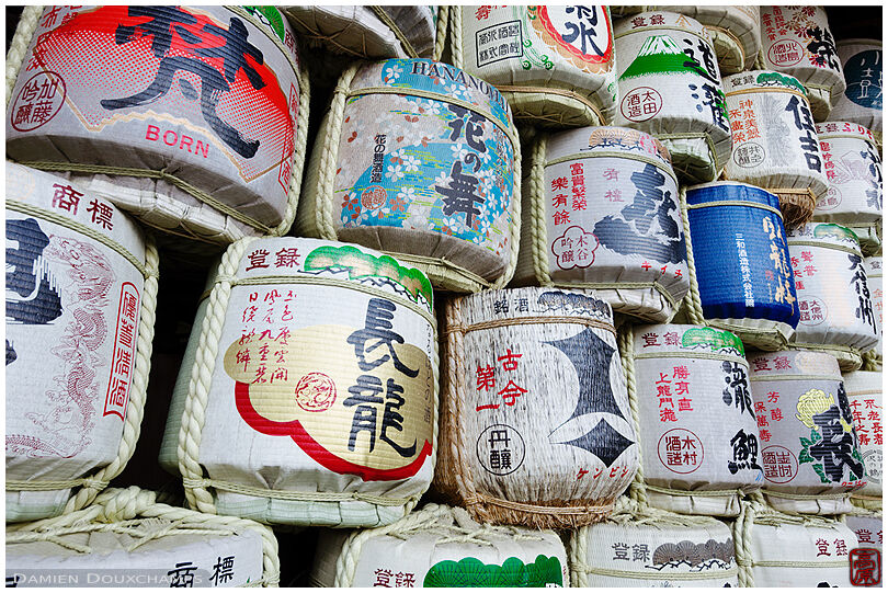 Sake barrels (Matsuno-taisha 松尾大社)