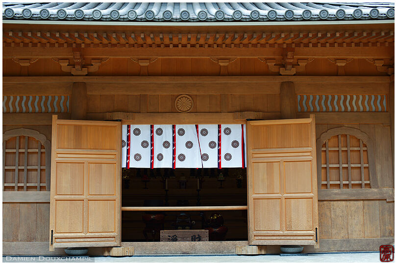 Temple building with open doors (Nihon-ji 日本寺)