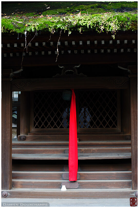 Red bell rope, Shimogoryō-jinja, Kyoto, Japan