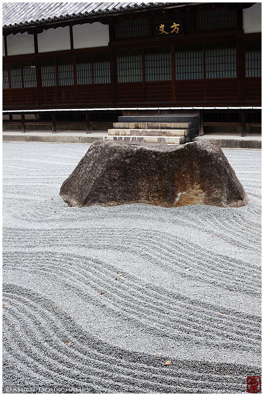 Wave patterns on Jotenzen-ji's rock garden