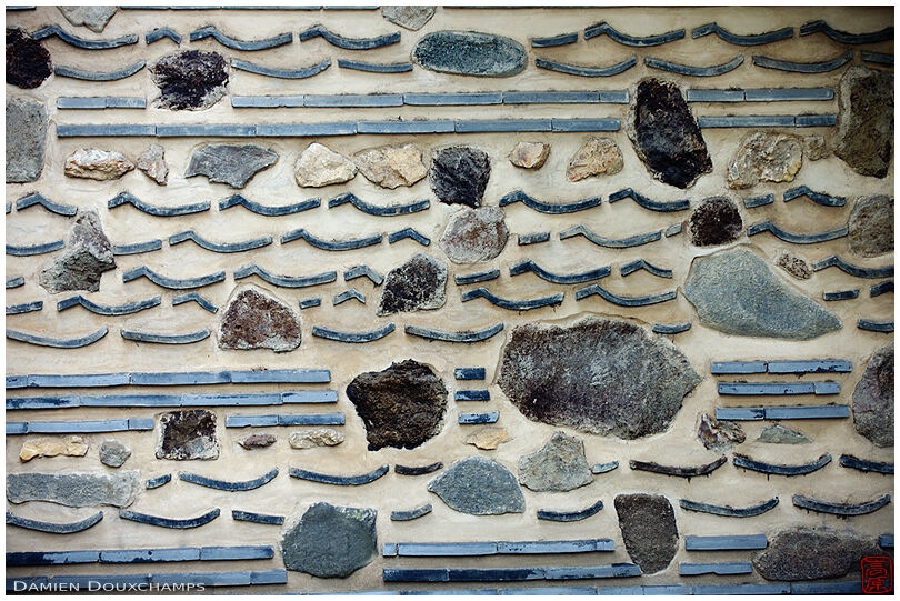 Wall made of recycled tiles in Shofuku-ji temple