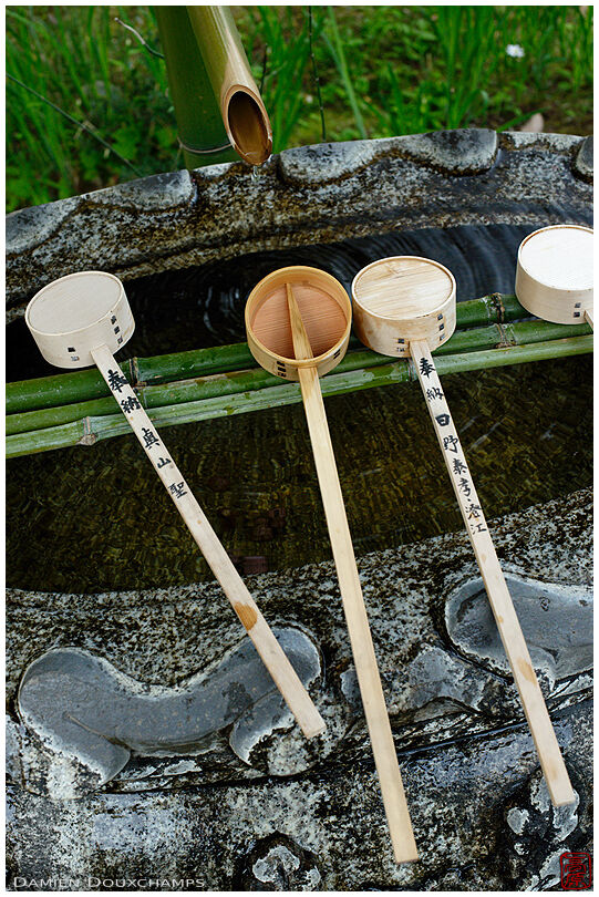 Water basin for purifying hands, Hoju-ji temple