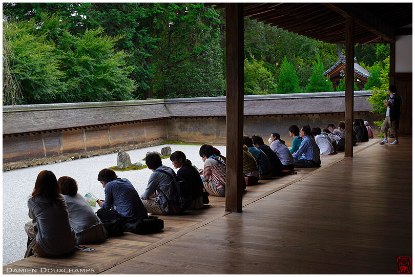 Tourists lined up in front of Ryoanji's rock garden