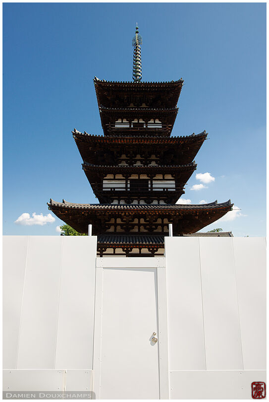 Construction palisade around the east pagoda