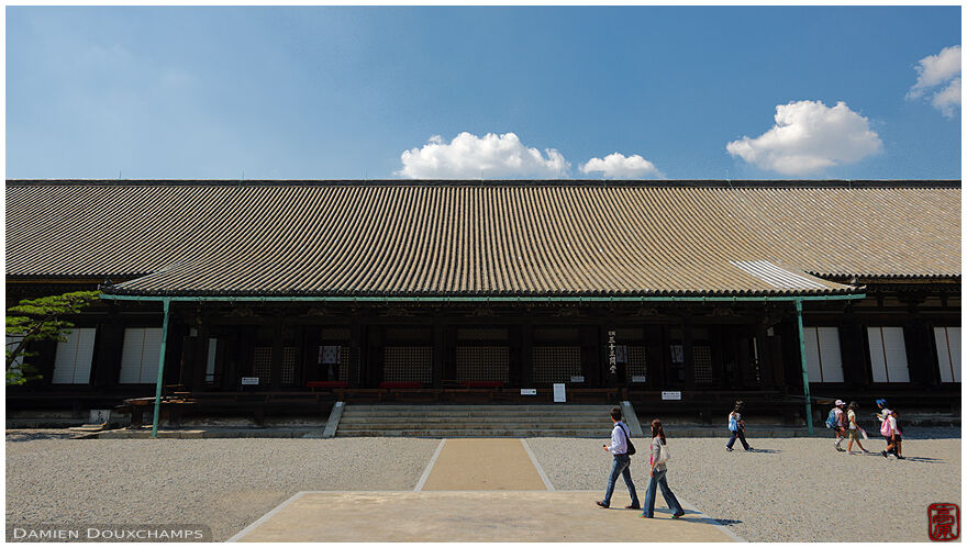 Sanjusangen-do temple main hall which contains 3000 Buddha statues