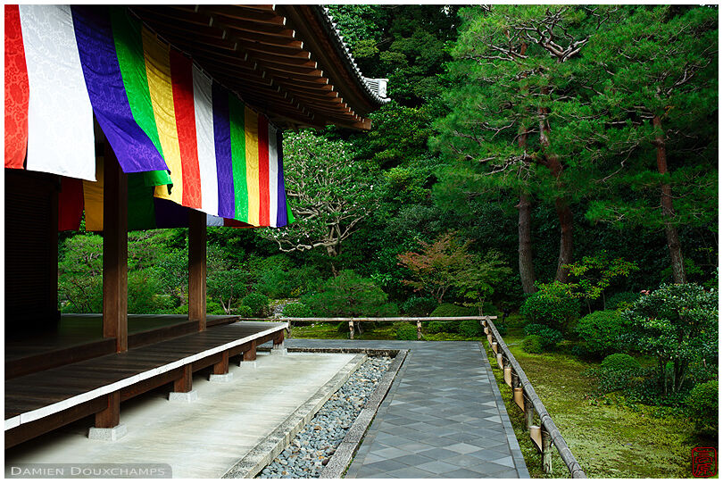 Coloured drapes, Chishaku-in temple