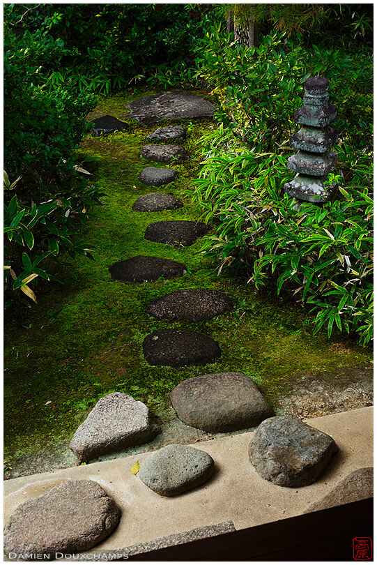 Step stone path in Koto-in temple gardens