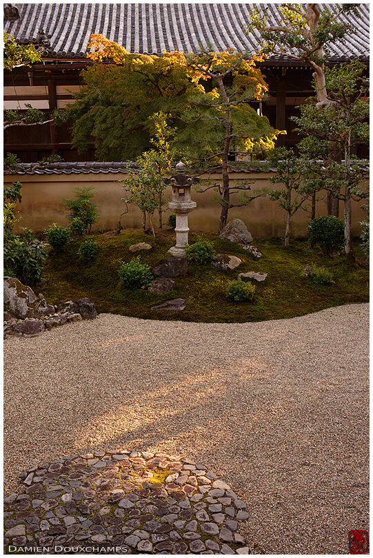 Stone lantern in rock garden, Ryuhon-ji temple