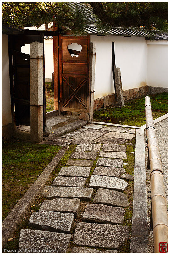 Rock garden entrance, Daikomyo-ji temple