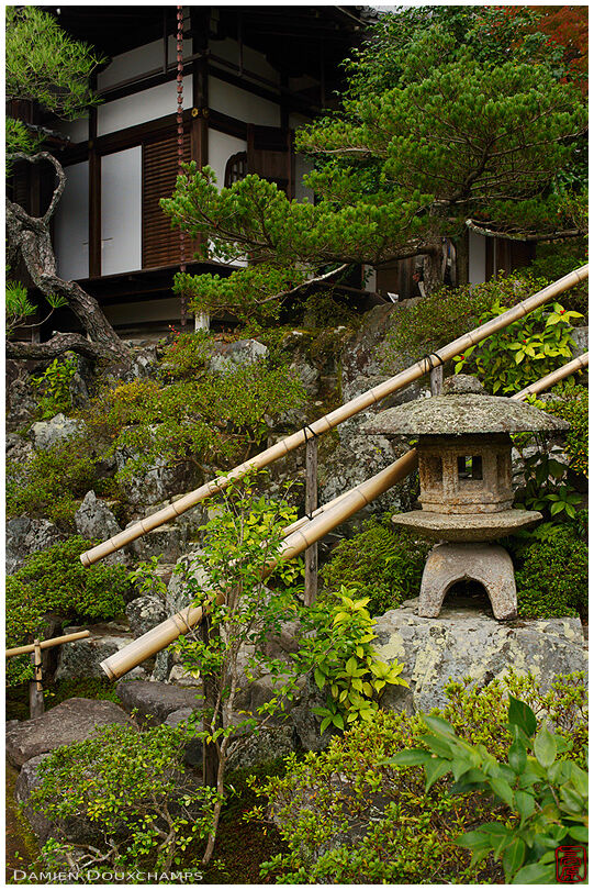 Stone lantern, Reikan-ji temple