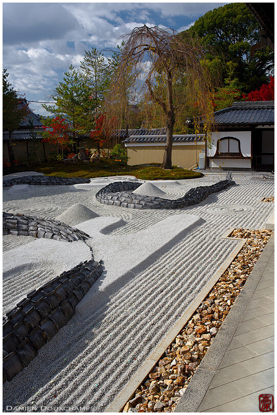 Rock garden with dragon sculpture, Kodai-ji temple