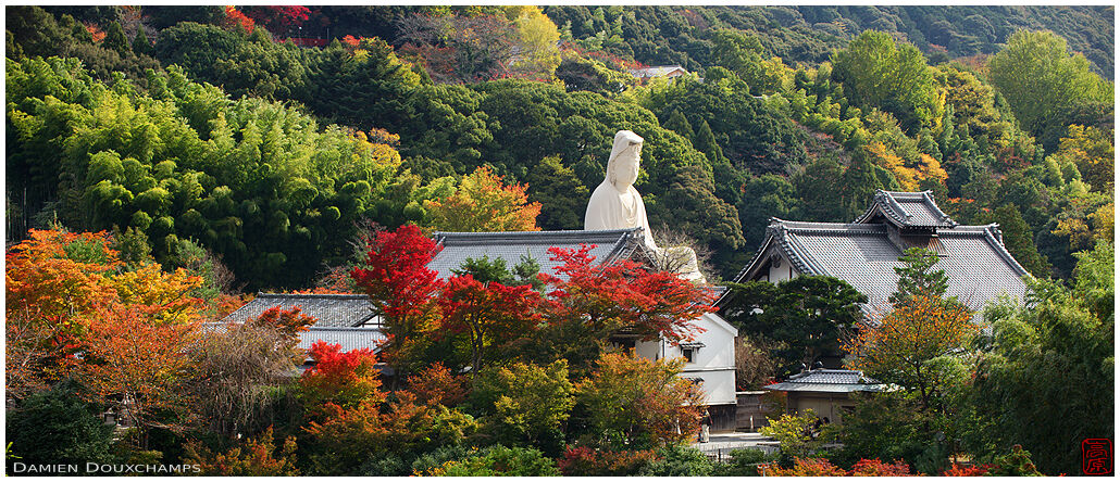 Autumn colours around Kodai-ji temple and the Ryozan Kannon statue, Kyoto, Japan
