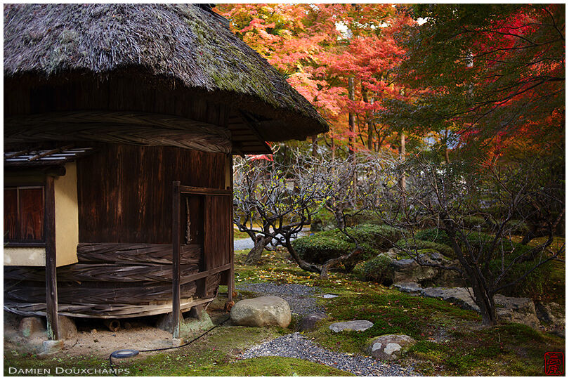 Round hut with thatched roof in the Shozan garden, Kyoto, Japan