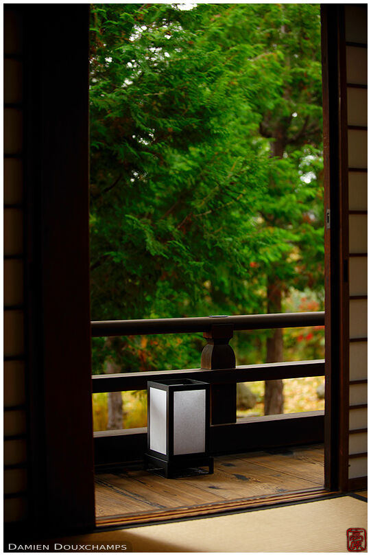 Lantern on narrow terrace, Shorin-ji temple, Kyoto, Japan