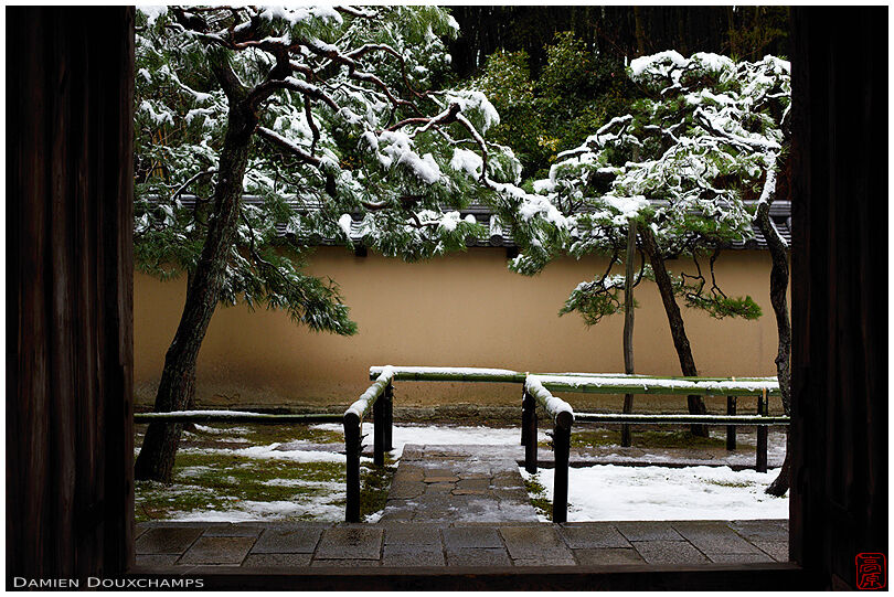 Entrance of Kōtō-in temple on a snowy day, Kyoto, Japan