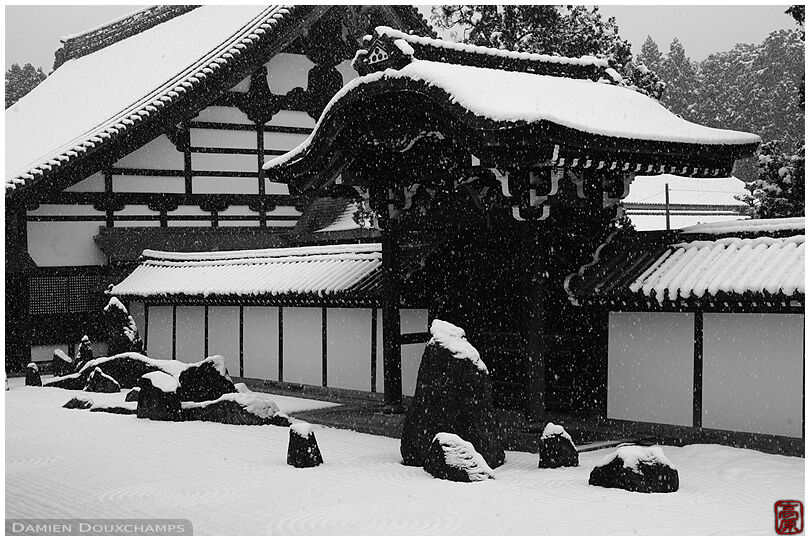 Snow fall over the rock garden of Tofuku-ji temple, Kyoto, Japan