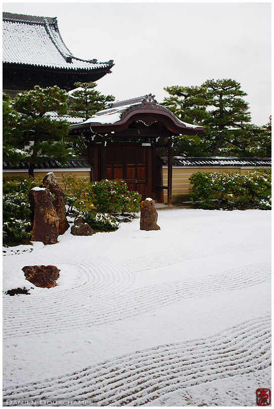Snow covered zen garden of Kennin-ji temple, Kyoto, Japan