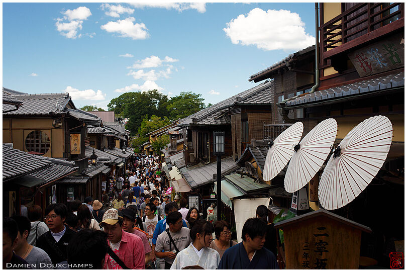 Nene No Michi street packed with tourists, Kyoto, Japan