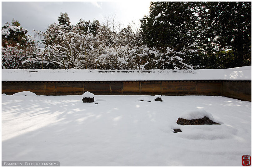 Ryoan-ji temple rock garden under a heavy snow cover, Kyoto, Japan