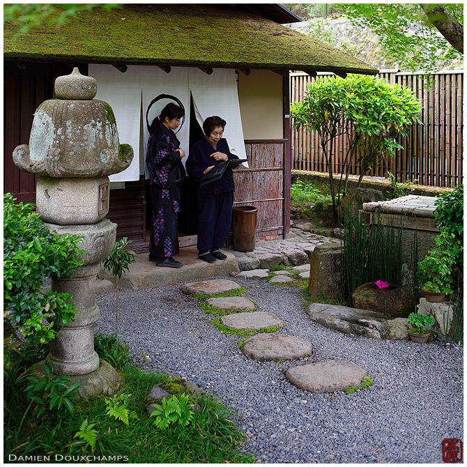 Hakuryu-en garden tea house entrance, Kyoto, Japan