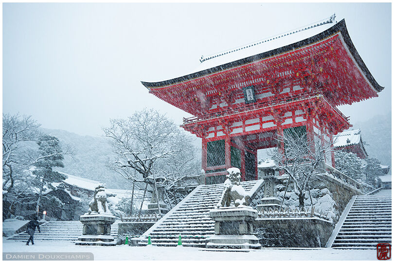 Entrance gate of Kiyomizudera temple during snow storm, Kyoto, Japan