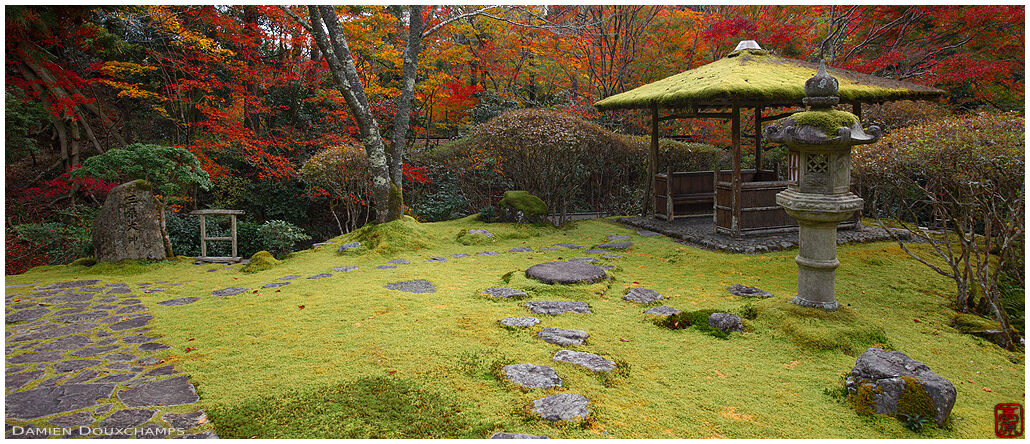 Pavilion in moss garden surrounded by autumn colours in Hakuryu-en, Kyoto, Japan