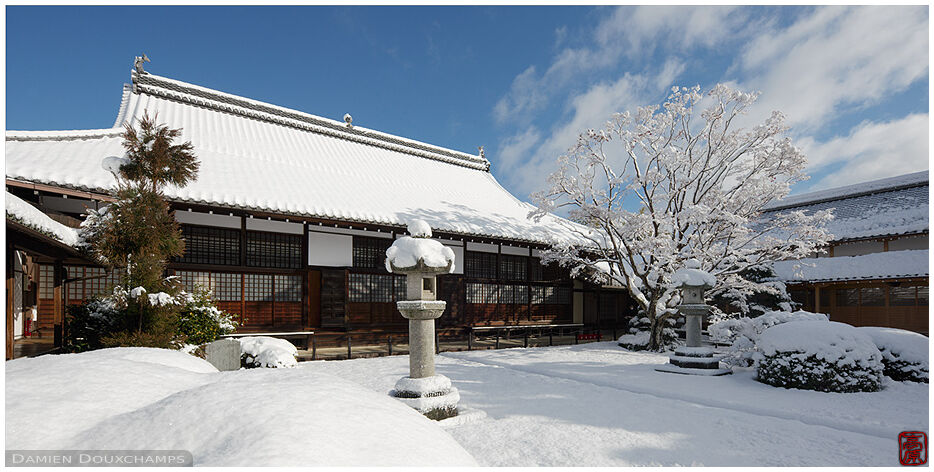 Snow-covered front garden of Genko-an temple, Kyoto, Japan