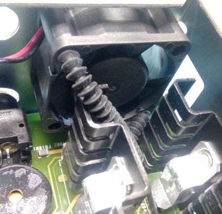 Hewlett-Packard HP33120A with new fan and rubber mounts