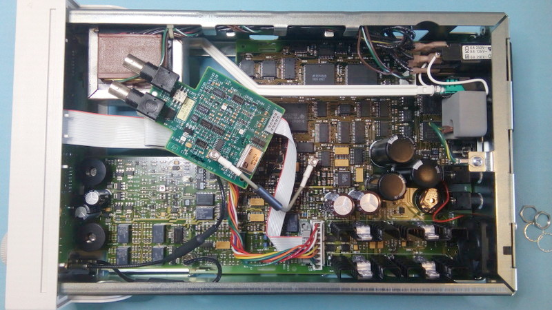 Hewlett-Packard HP-33120A: Putting the oscillator board on the side