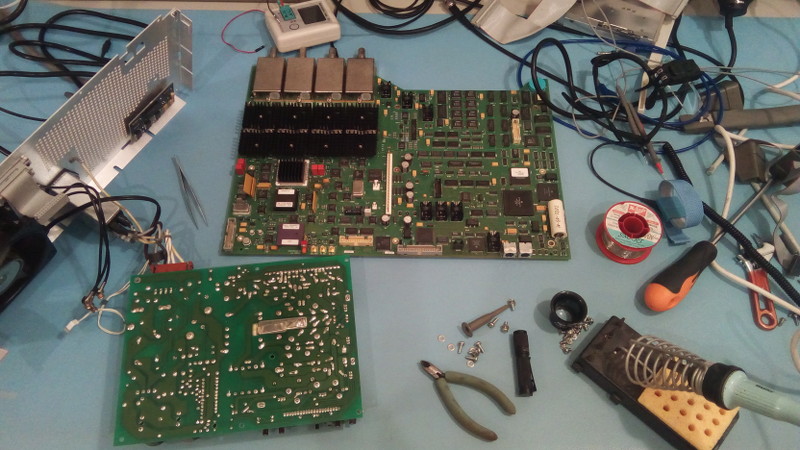 Hewlett-Packard HP-54542A: A messy workbench during diagnostic