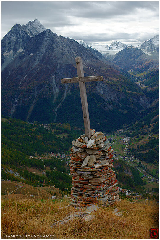 Cross over the Val d'Herens
