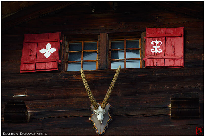 Ibex skull on the facade of a chalet