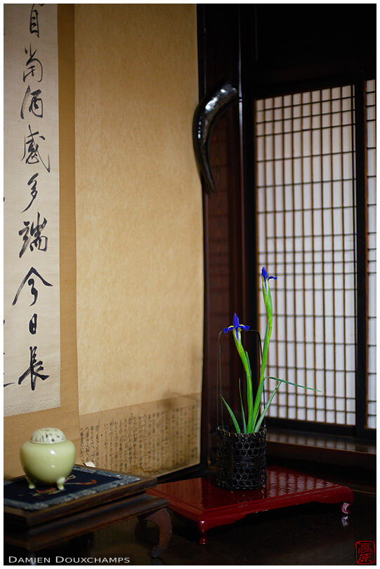 Tokonoma with ikebana