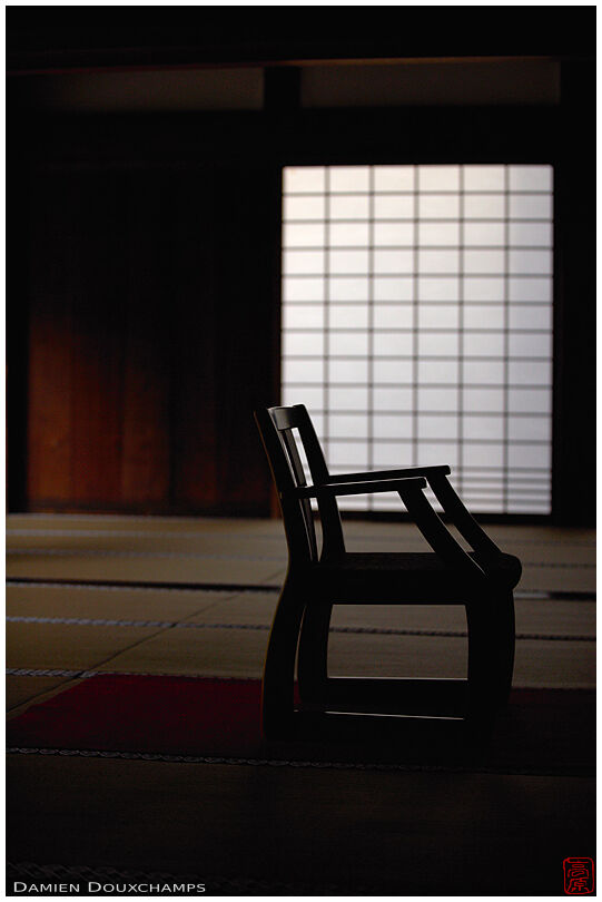 Chair in a dark hall (Komyo-in 光明院)