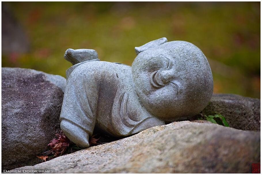 Small statue of a laughing Jizo