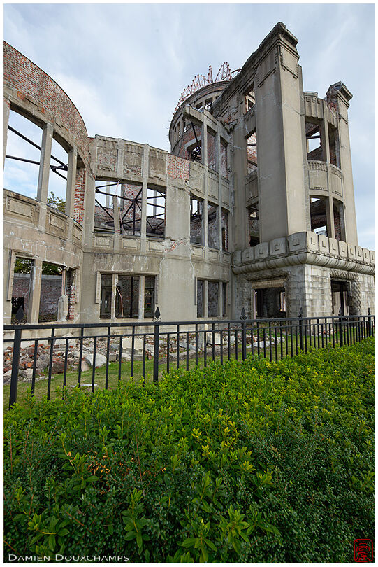 The A-Bomb Dome 原爆ドーム in the Hiroshima Peace Park 広島平和記念公園