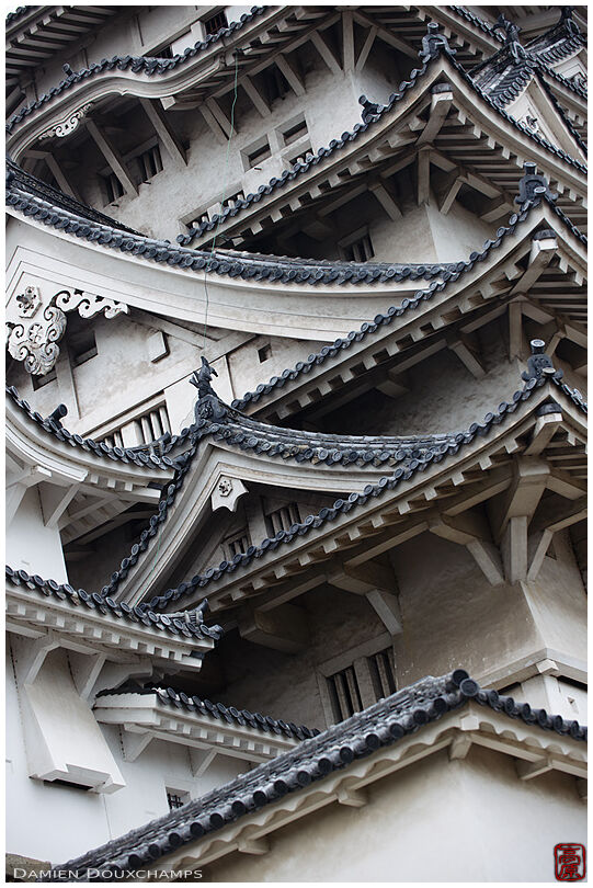 The complexity of the superstructure of Himeji Castle