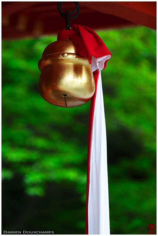 Golden bell in Fushimi Inari shrine (伏見稲荷大社)