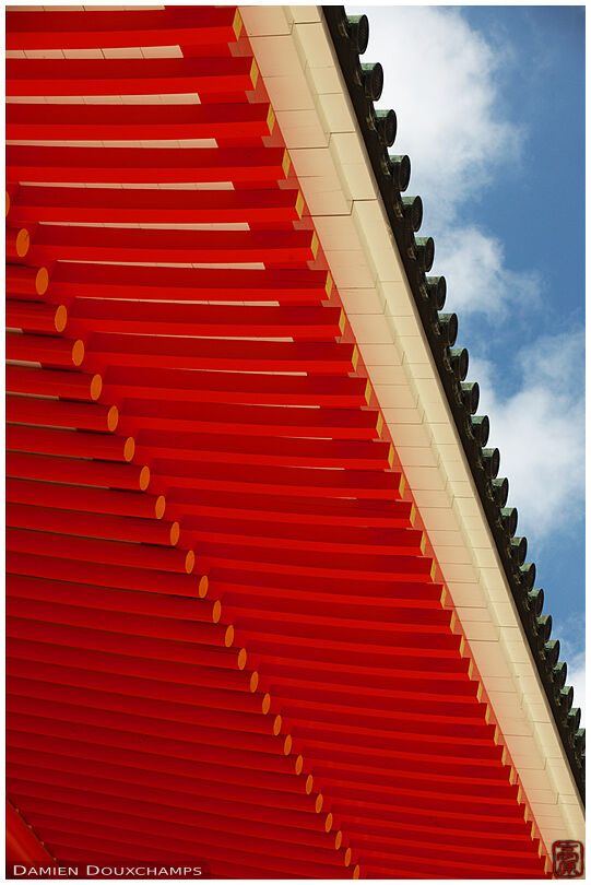 Multiple layers making the roof of a pagoda (Danjogaran 壇上伽藍)