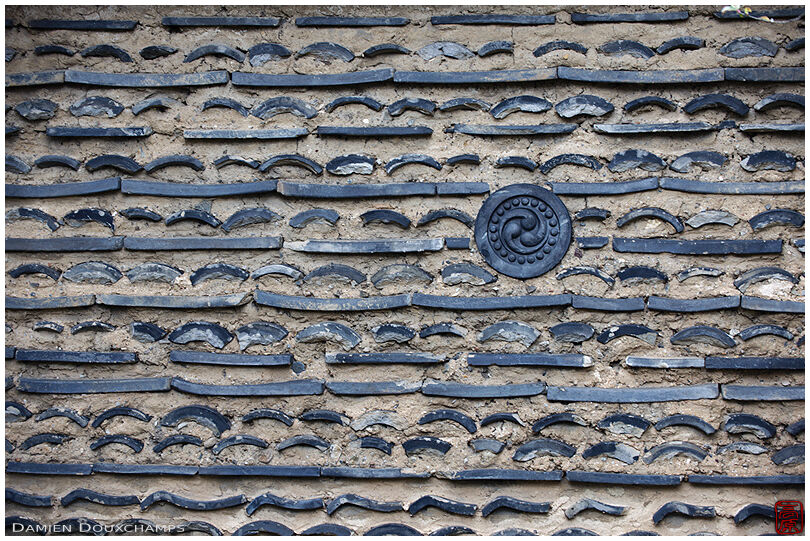 Outer temple wall made of recycled roof tiles, Daitoku-ji temple, Kyoto, Japan