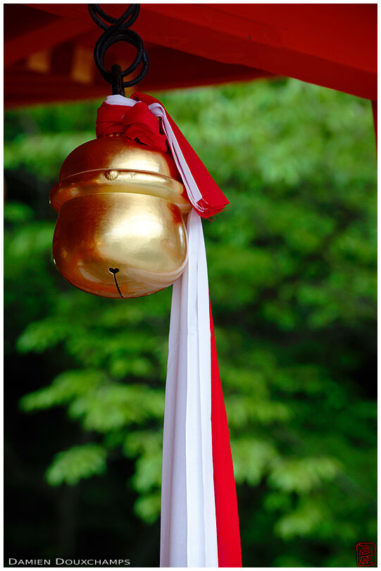 Altar bell, Fushimi Inari shrine, Kyoto, Japan