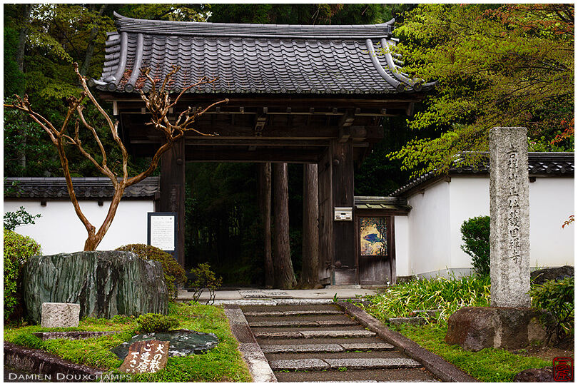 Temple entrance (Shoden-ji 正伝寺)